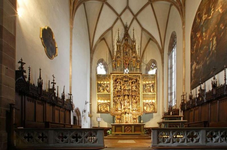 Eingebettet in Wiesen & Weingärten im Bergpanorama Südtirols. Eingebettet in Wiesen & Weingärten im Bergpanorama Südtirols.